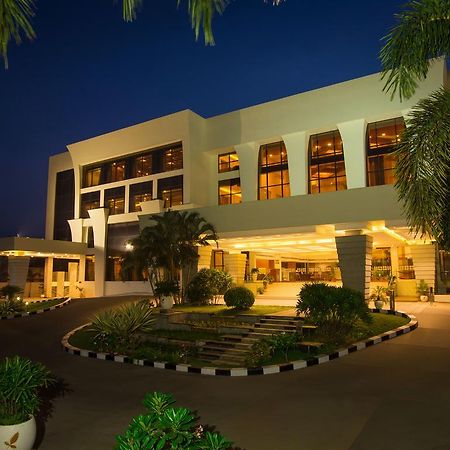 Отель The Sunway Manor Пондичерри Экстерьер фото