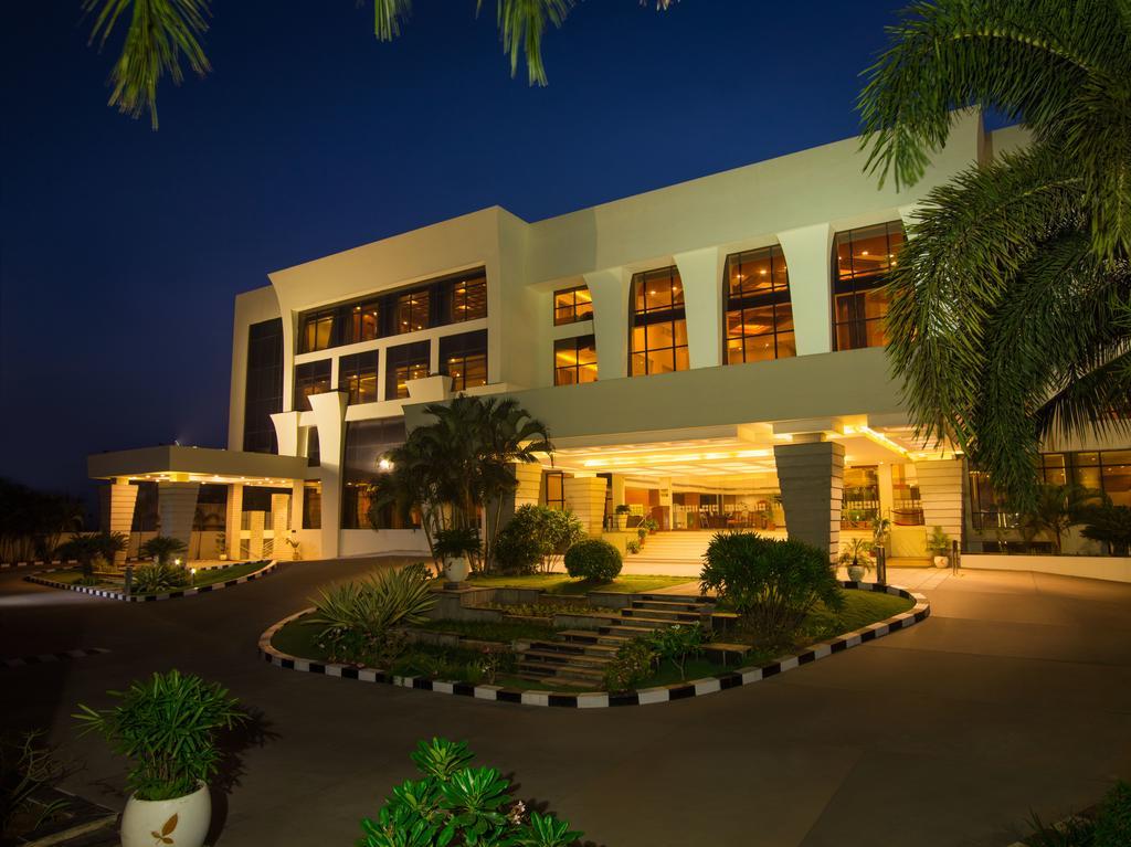 Отель The Sunway Manor Пондичерри Экстерьер фото