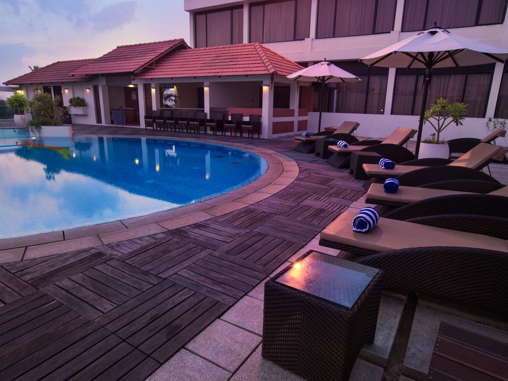 Отель The Sunway Manor Пондичерри Экстерьер фото