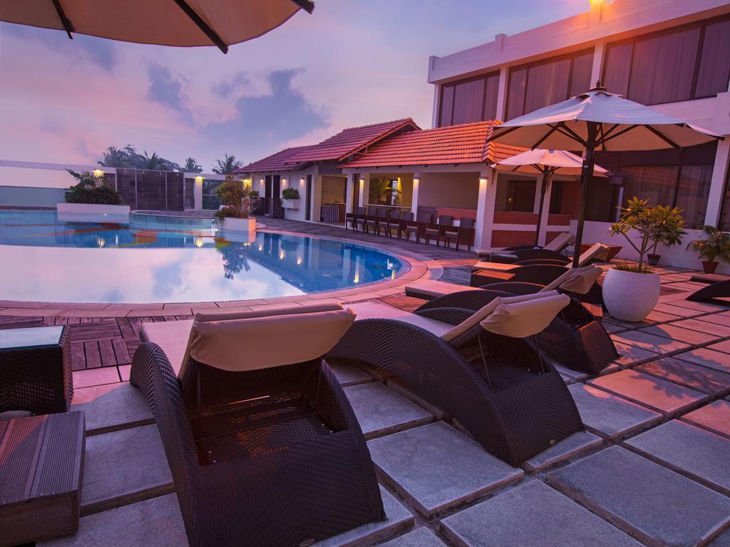 Отель The Sunway Manor Пондичерри Экстерьер фото